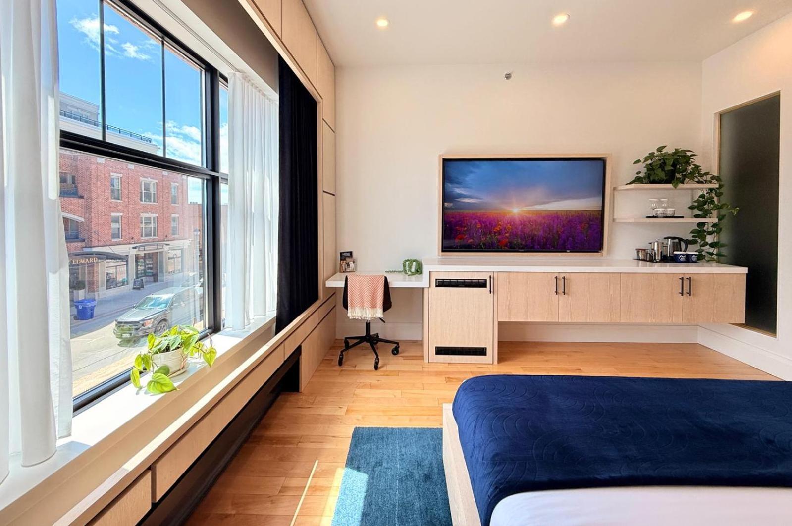 Cribs On Main Hotel Пиктън Екстериор снимка