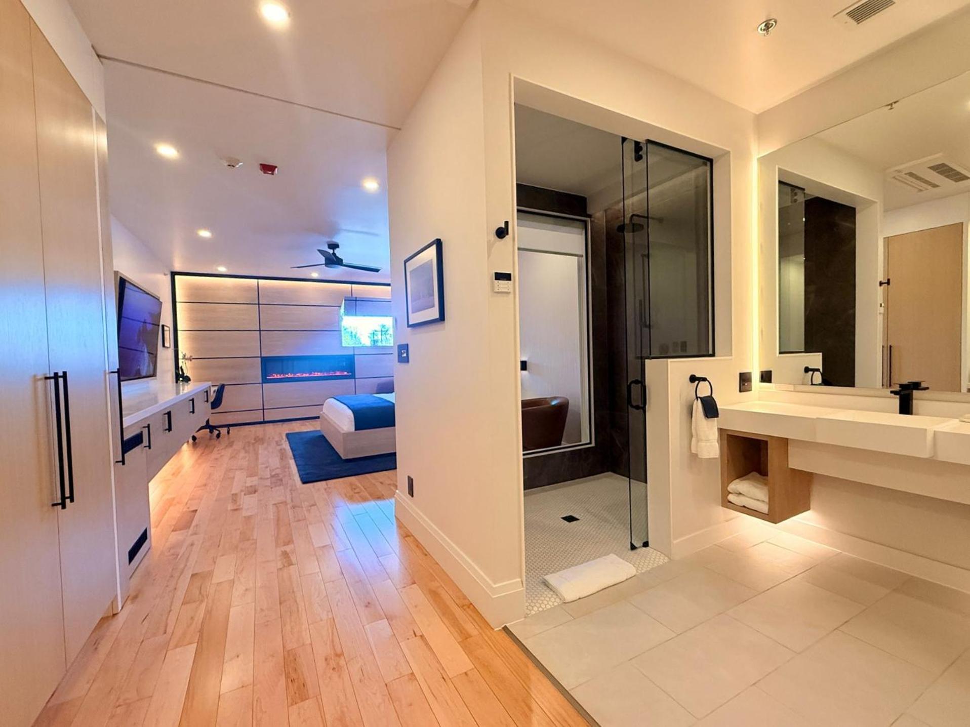 Cribs On Main Hotel Пиктън Екстериор снимка